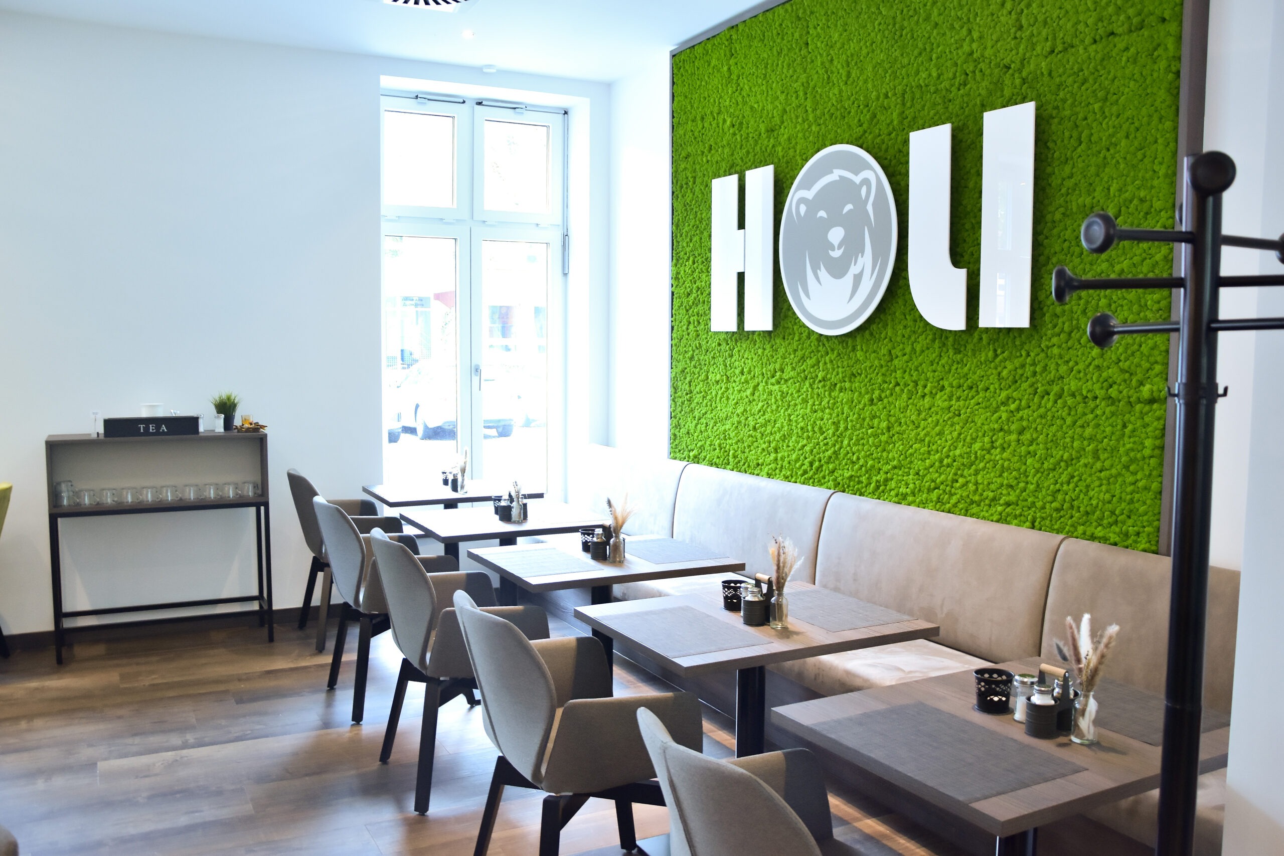 HOLIs Restaurant Interior