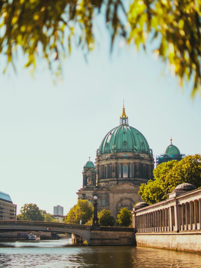 Berliner Dom bei Sommer