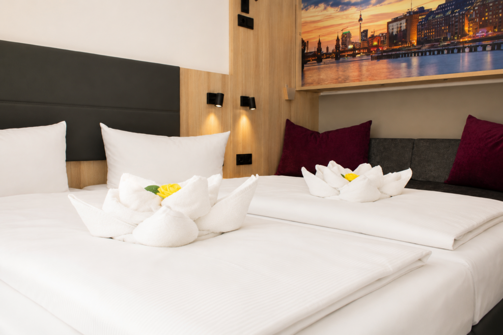 Übernachten im Familienzimmer mit Gemeinschaftsbad im HOLI City Apart Hotel Berlin