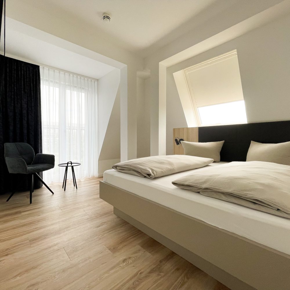 Schlafzimmer in der Suite im Holi City Apart Hotel Berlin